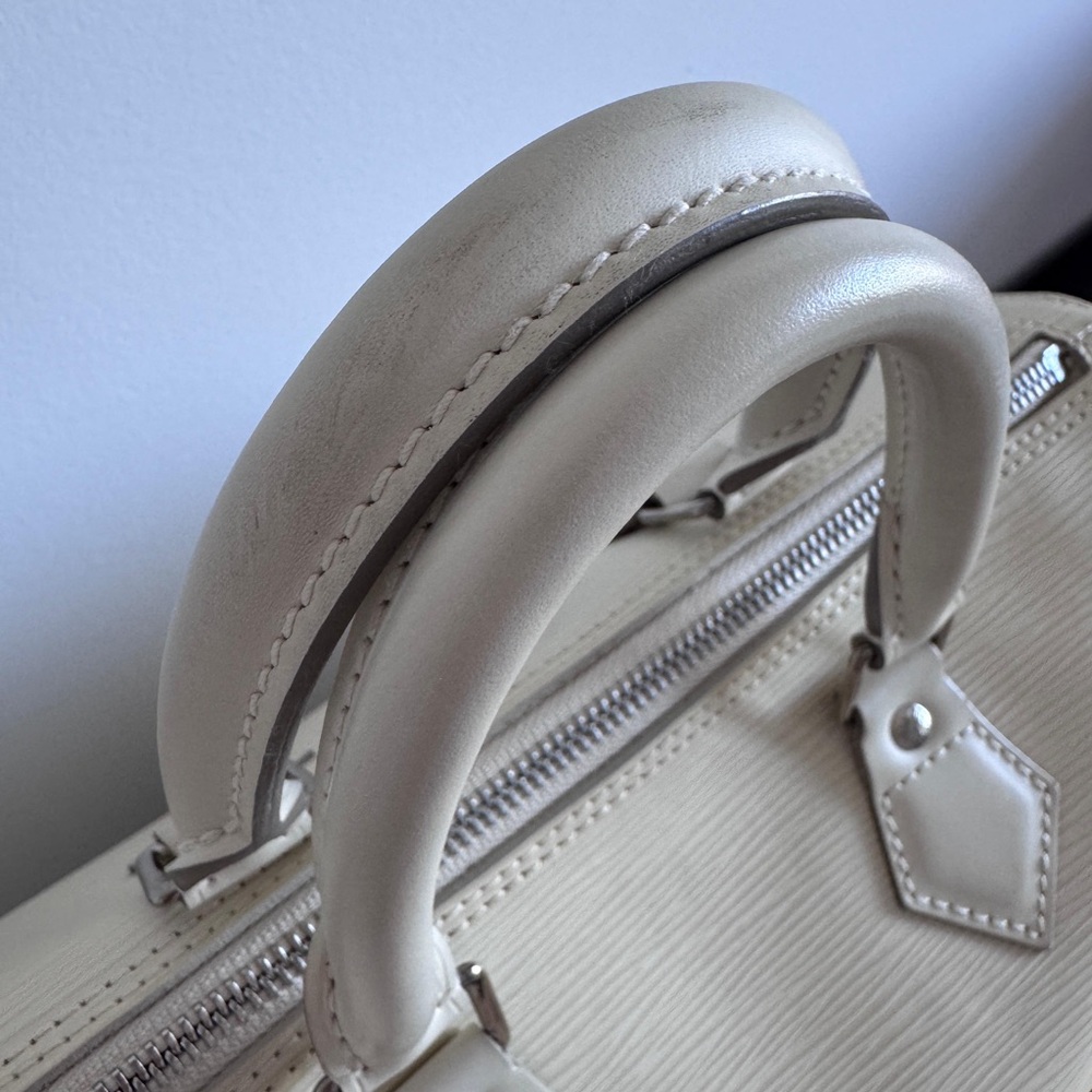 Authentic Louis Vuitton Speedy 25 White Epi Leather - Picture 6 of 16